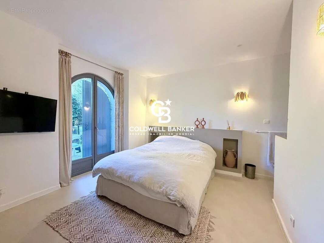 Mas provençal rénové avec piscine privée à Gassin - photo 8