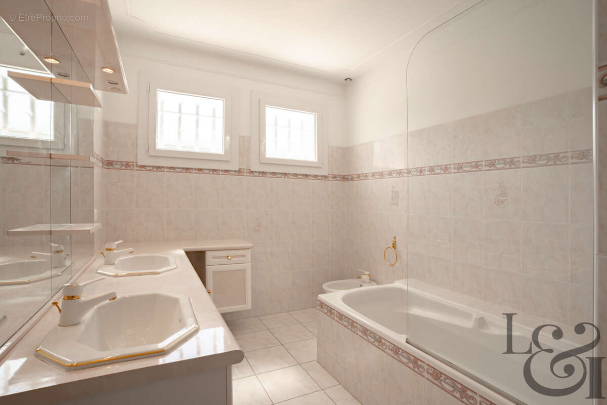 Maison à PUJOLS