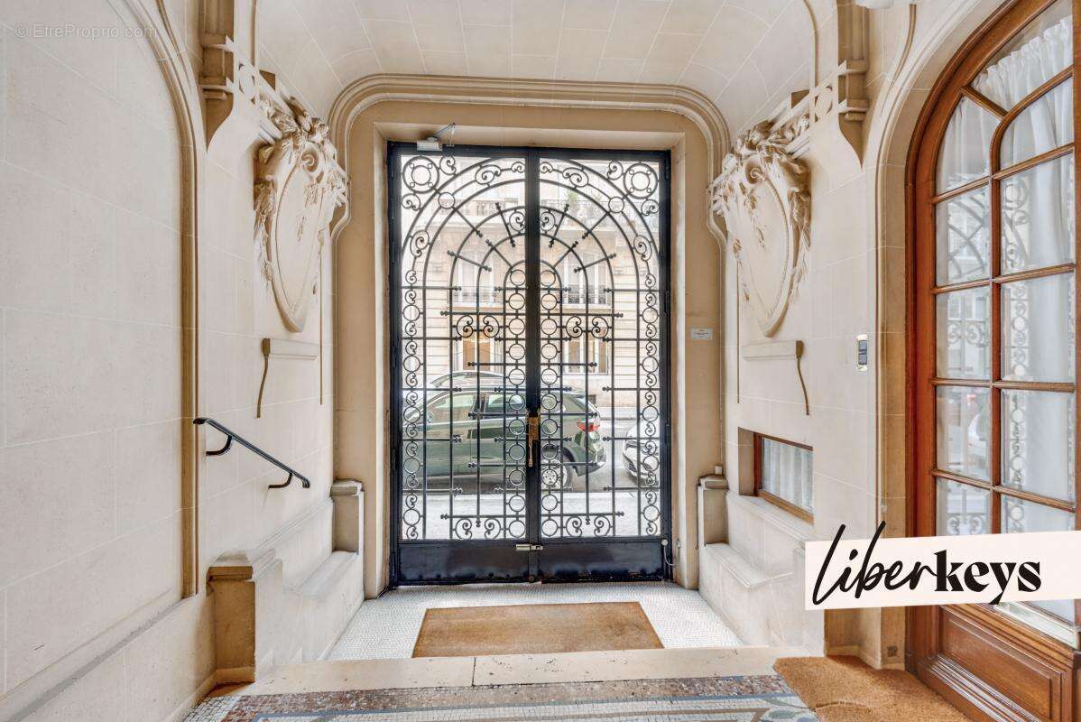 Appartement à PARIS-17E