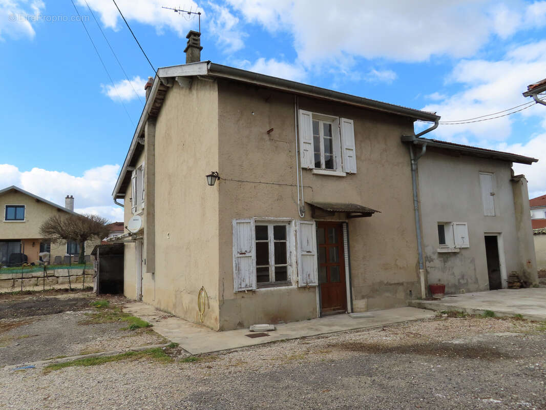 Maison à CHAVANOZ