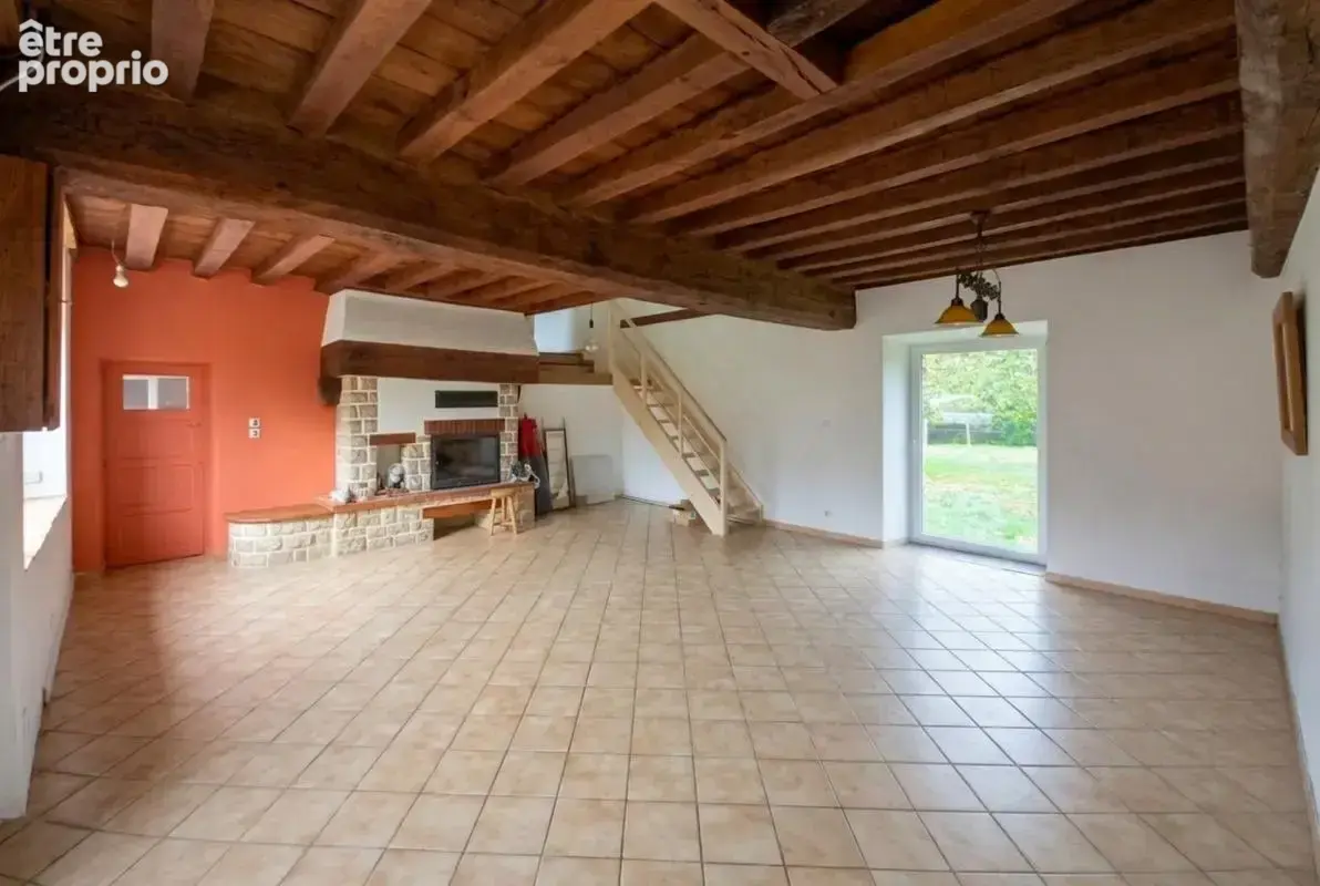 SAINT-PIERRE-LA-COUR – Longère en pierre 130m² avec dépendances et terrain d'1,34ha - photo 3