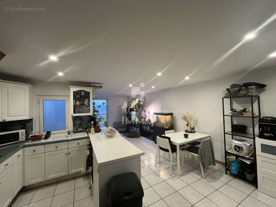 Appartement à SOLLIES-VILLE
