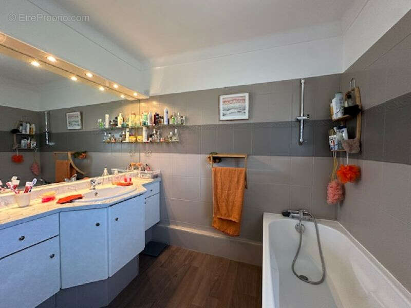 Appartement à VILLENEUVE-LES-AVIGNON