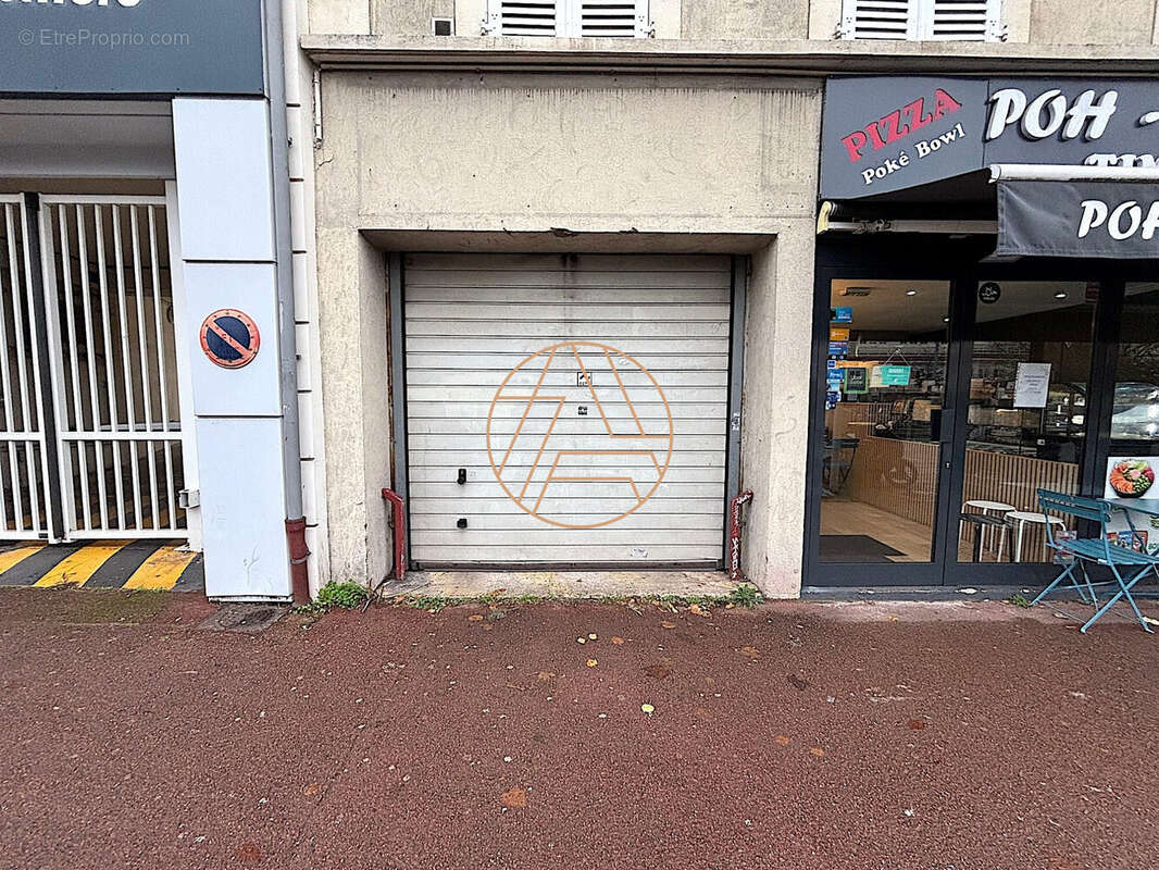 Parking à SAINT-MAUR-DES-FOSSES