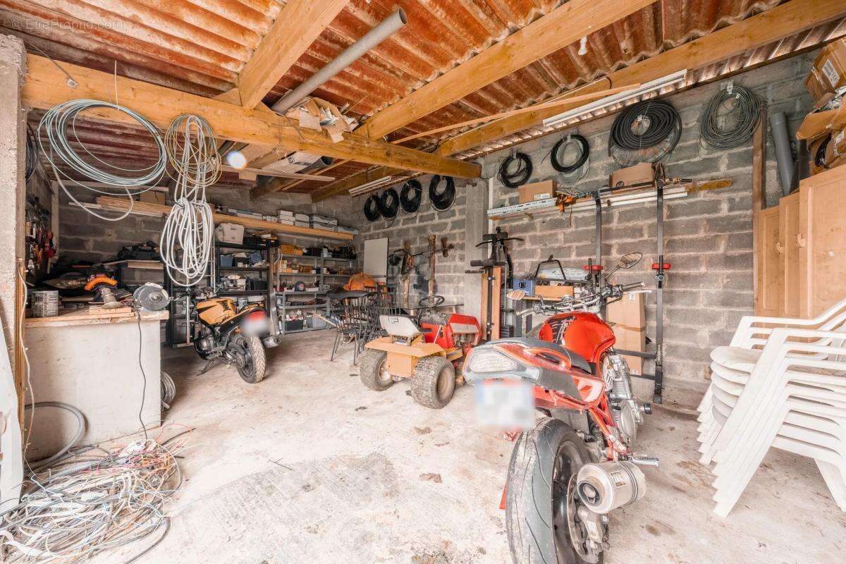 Maison à LES EGLISOTTES-ET-CHALAURES