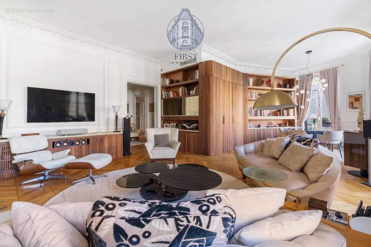 Appartement à PARIS-17E