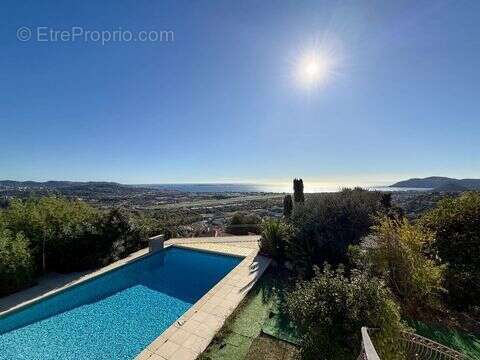 Maison à MANDELIEU-LA-NAPOULE