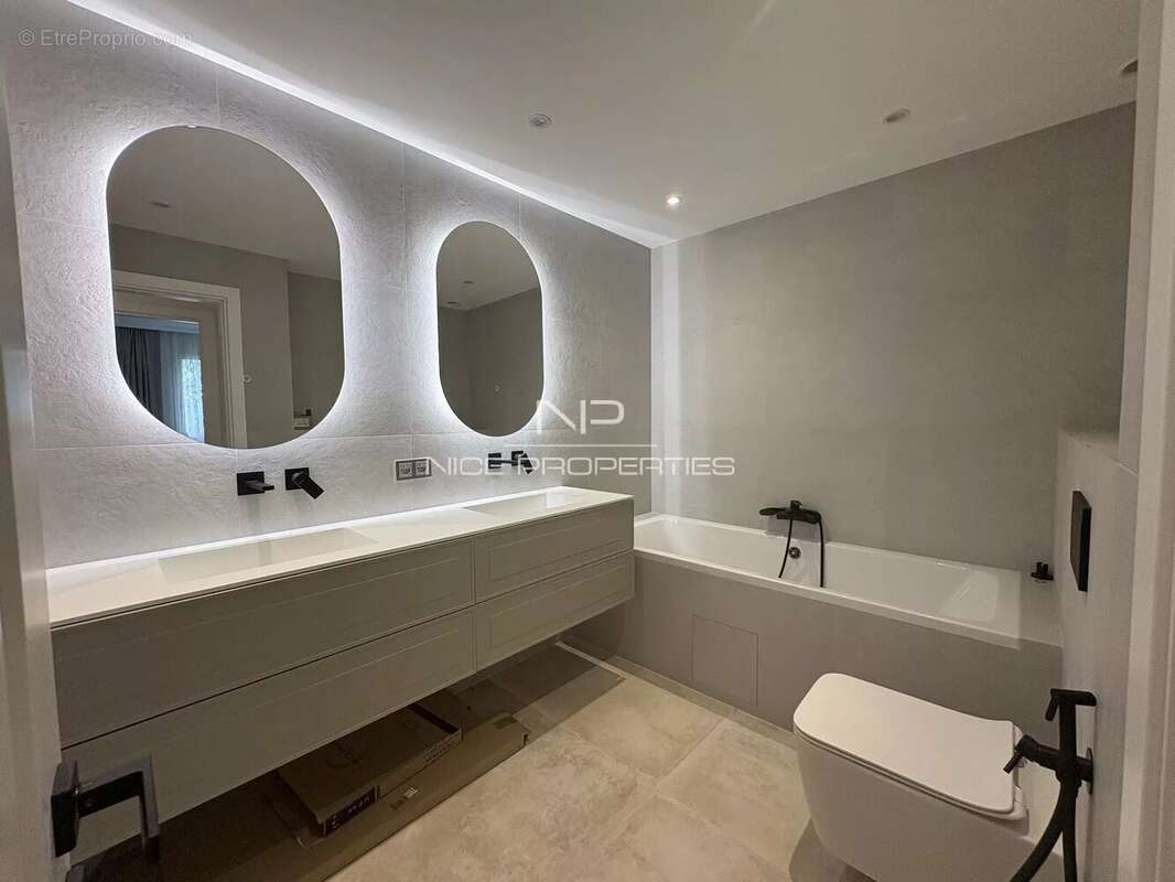 Roquebrune Cap Martin, Villa rénovée avec piscine et vue mer, dans cadre privilégié - photo 16