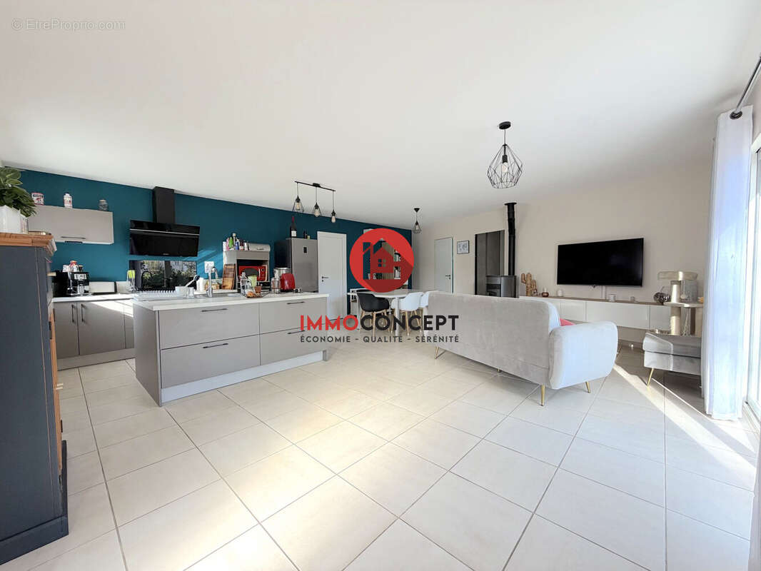 Maison à SAINT-VICTOR-LA-COSTE