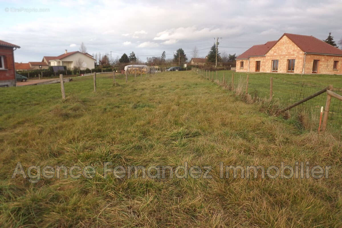 Terrain 2209 m² à Baugy  - photo 4