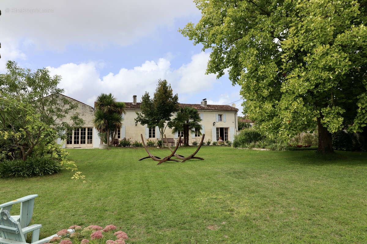 Maison à SAINTES