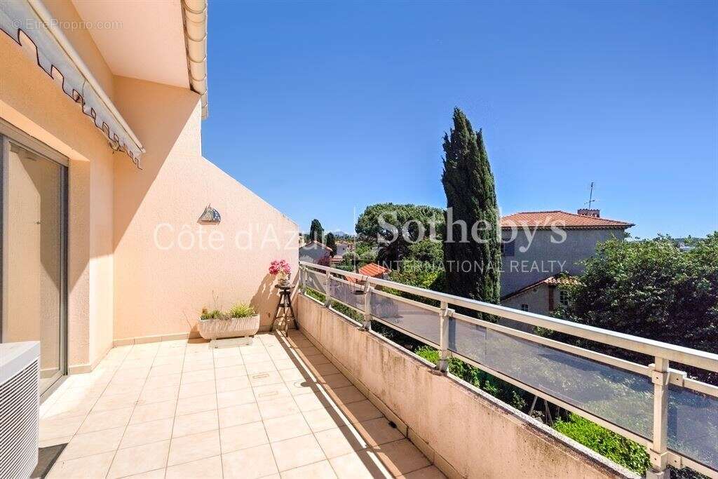 Appartement à VALLAURIS
