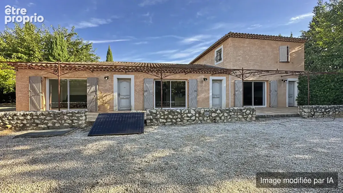 Ensemble immobilier avec locaux professionnels et appartement à Maussane-les-Alpilles - photo 2