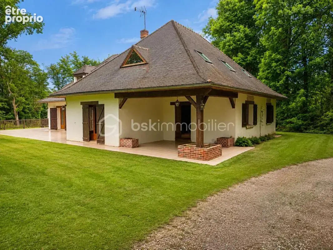 Une demeure de charme aux volumes rares, nichée dans un écrin de verdure de 7 300 m², 9 chambres, deux salles d'eau, une salle d - photo 22