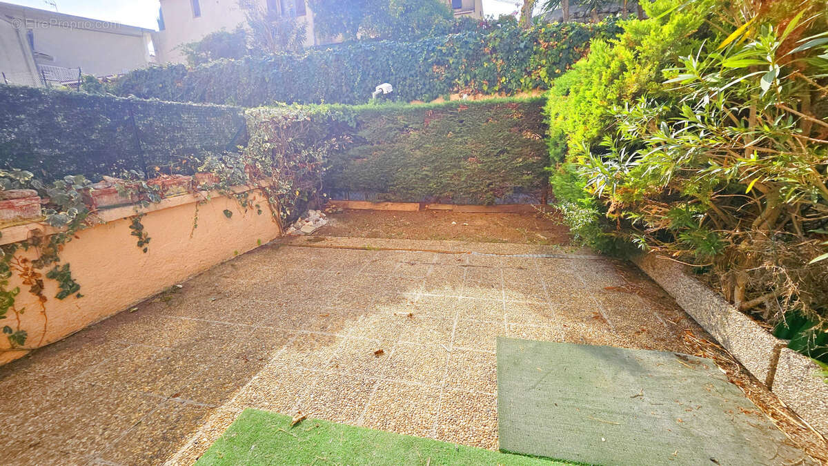 Appartement à SAINT-LAURENT-DU-VAR