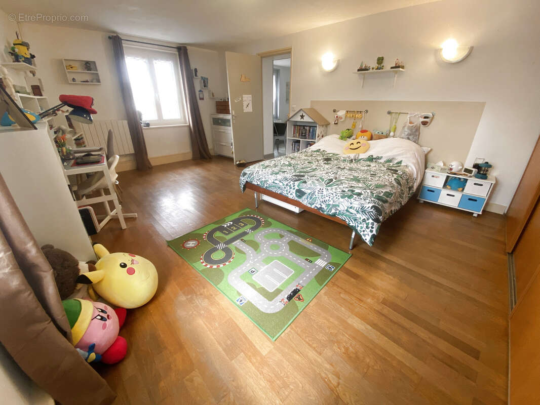 Maison à VER-SUR-LAUNETTE