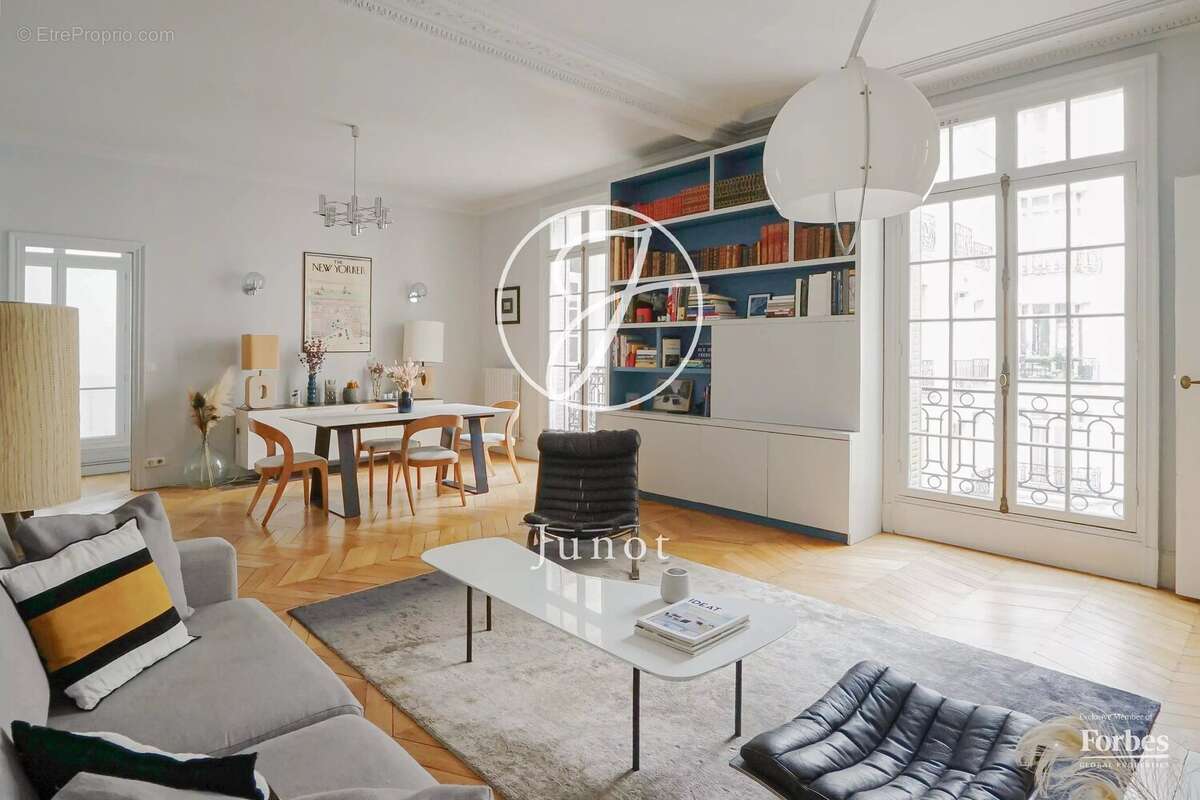 Appartement à PARIS-17E