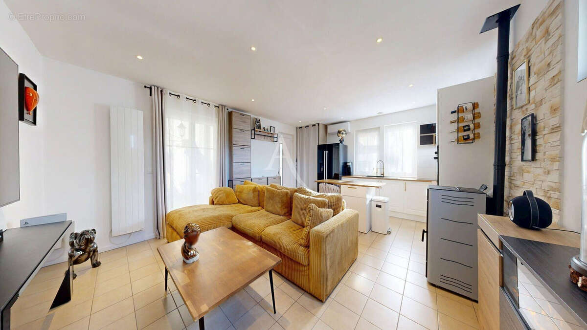 Maison à JOUY-LE-MOUTIER