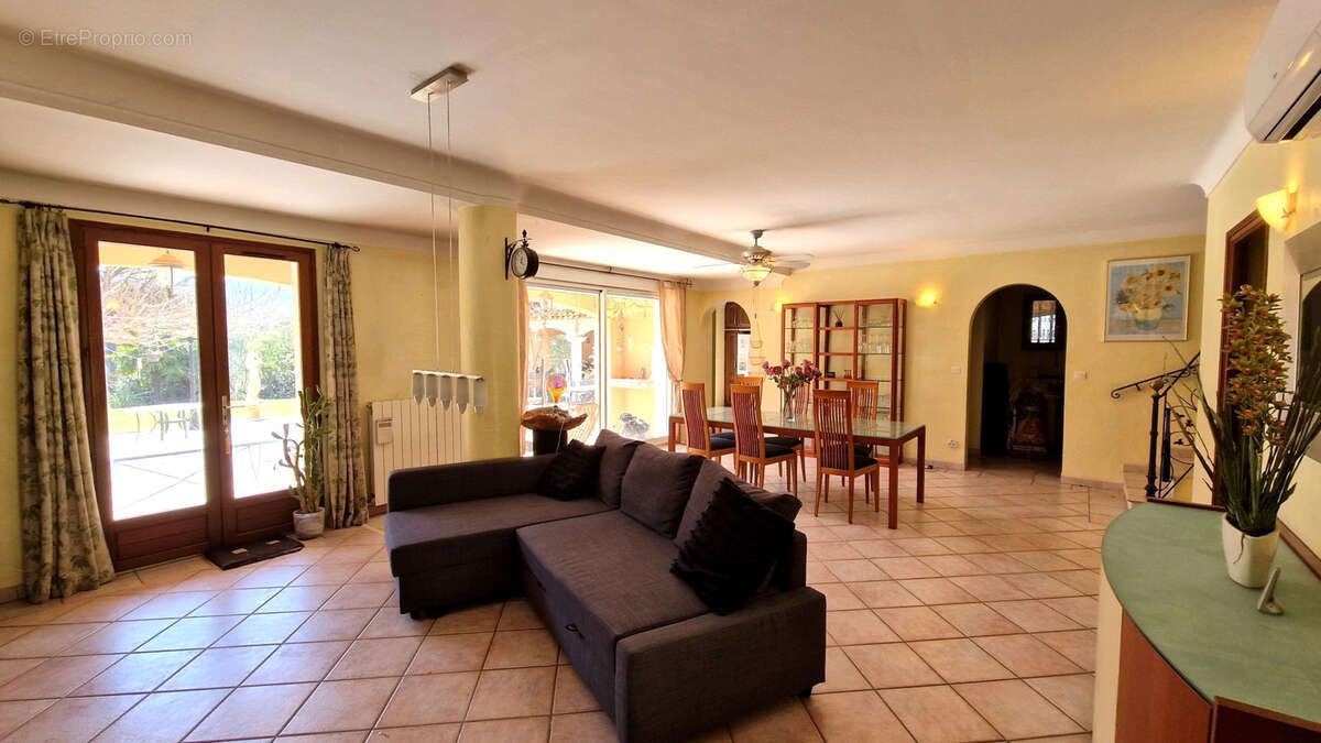 Maison 256 m2 - 5 chambres avec Piscine/ Pool house - BRIGNOLES - photo 8
