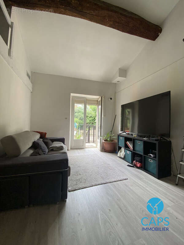 Appartement à REYNES