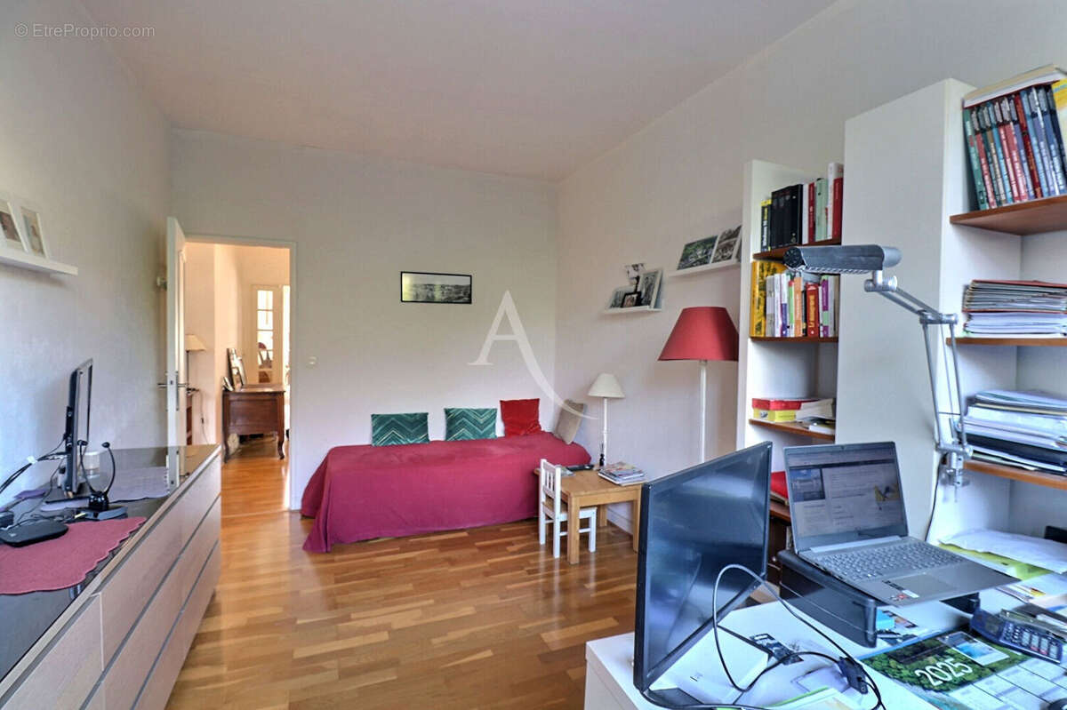 Appartement à LE MESNIL-LE-ROI