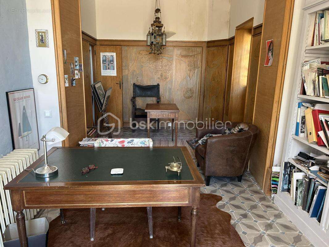Château et sa maison de gardien - vue -terrain - piscine - dépendances - photo 25