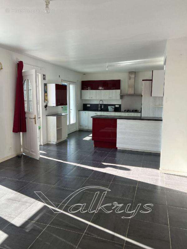 Maison proche mer et commodités à pied -7P-1000m2 zone U - photo 8
