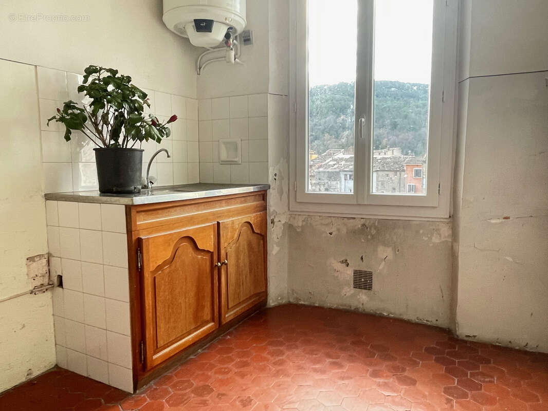 Immeuble de 5 appartements, jardin terrasse et garage, salernes centre, le var (83) ideal investisseur - photo 14
