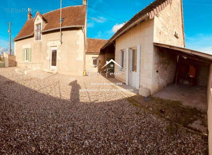 Maison à YZEURES-SUR-CREUSE