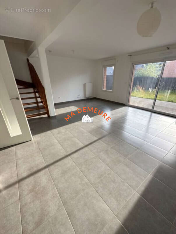 Maison à NEUVILLE-EN-FERRAIN