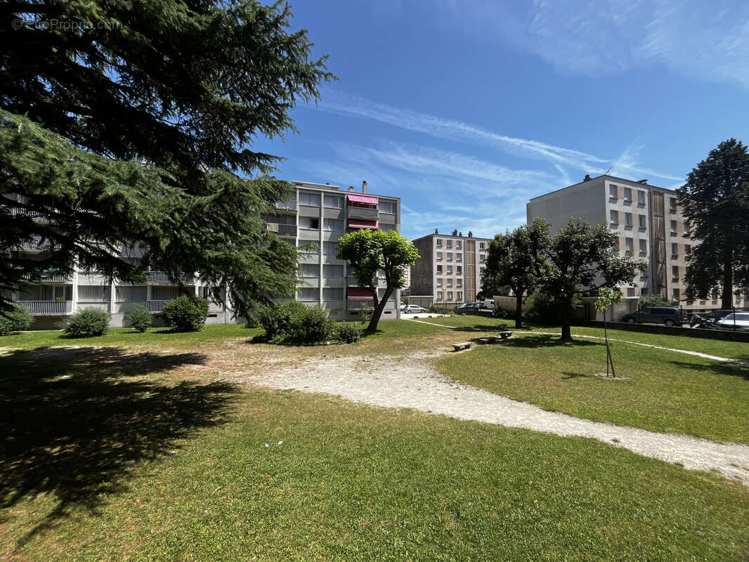 Appartement à LE PONT-DE-CLAIX