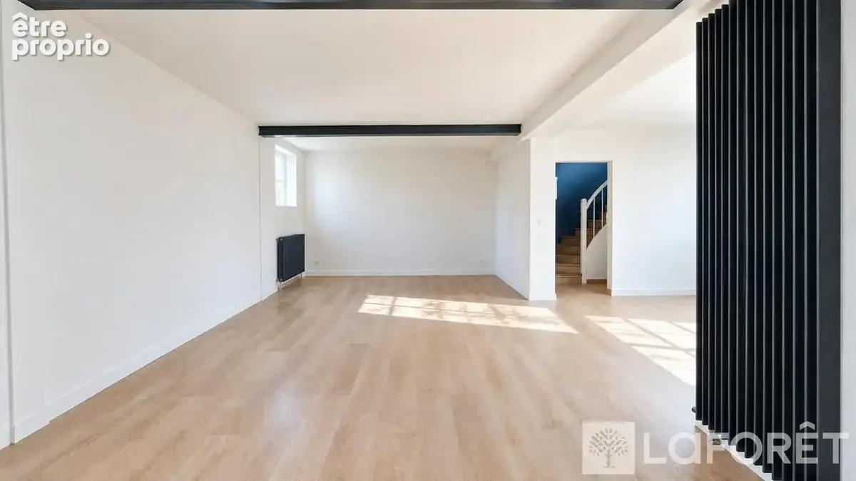 A VENDRE - Jolie Maison de ville avec Cour et garage - photo 3