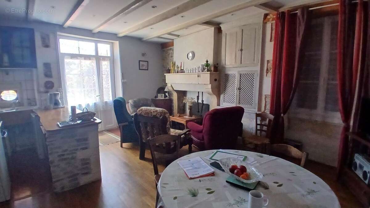 Maison à CHASSENEUIL-SUR-BONNIEURE