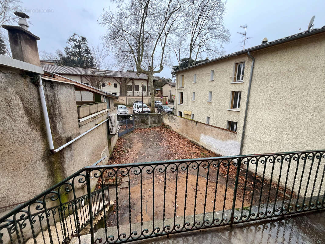 Appartement à GENAY