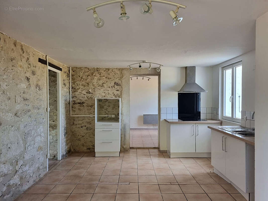 Maison à MONTAIGU-DE-QUERCY