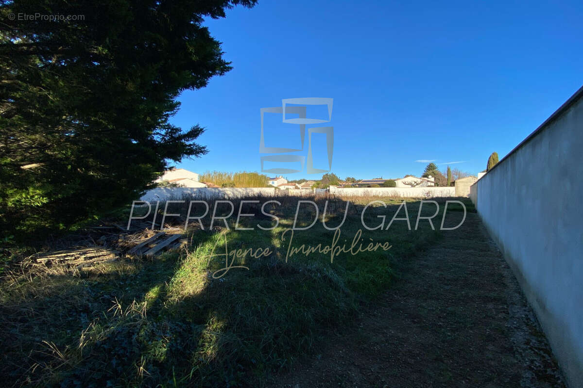 Terrain à SAINT-QUENTIN-LA-POTERIE