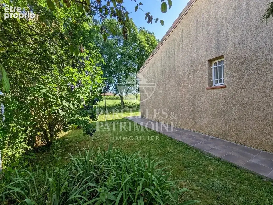 Lherm - Exclusivité - Maison de plain pied T5 avec garage et dépendance sur terrain de 606m² - photo 13