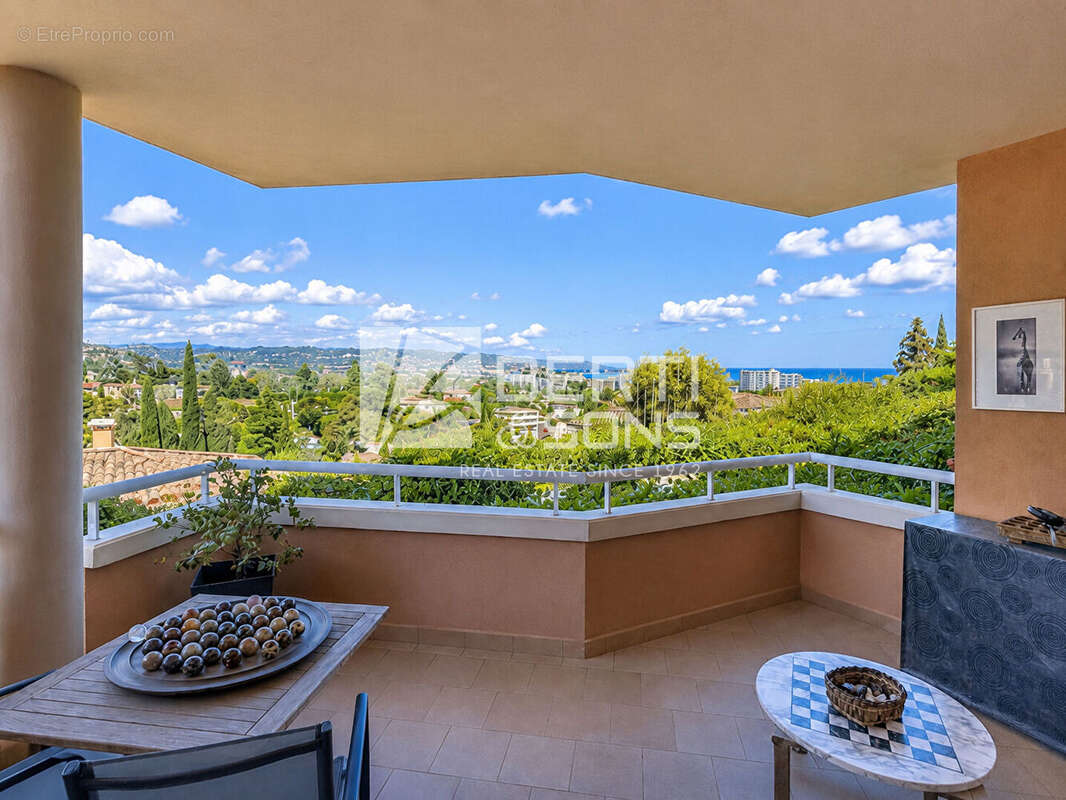 Appartement à MANDELIEU-LA-NAPOULE