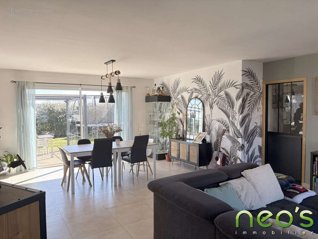 Maison à SAINT-MACAIRE-EN-MAUGES