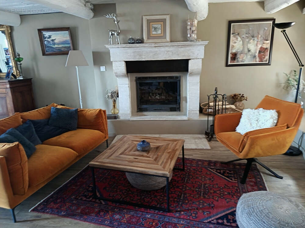 Maison de village de 160 m2  avec cour et terrasse - photo 9