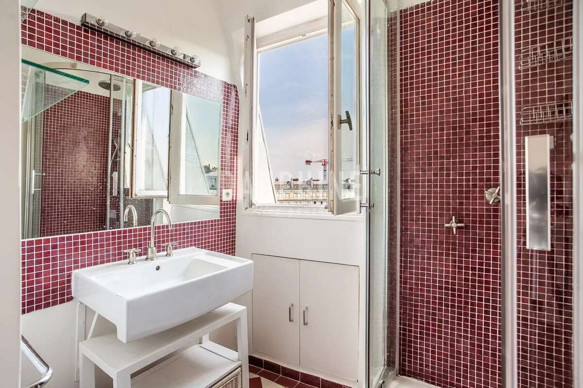 Appartement à PARIS-8E