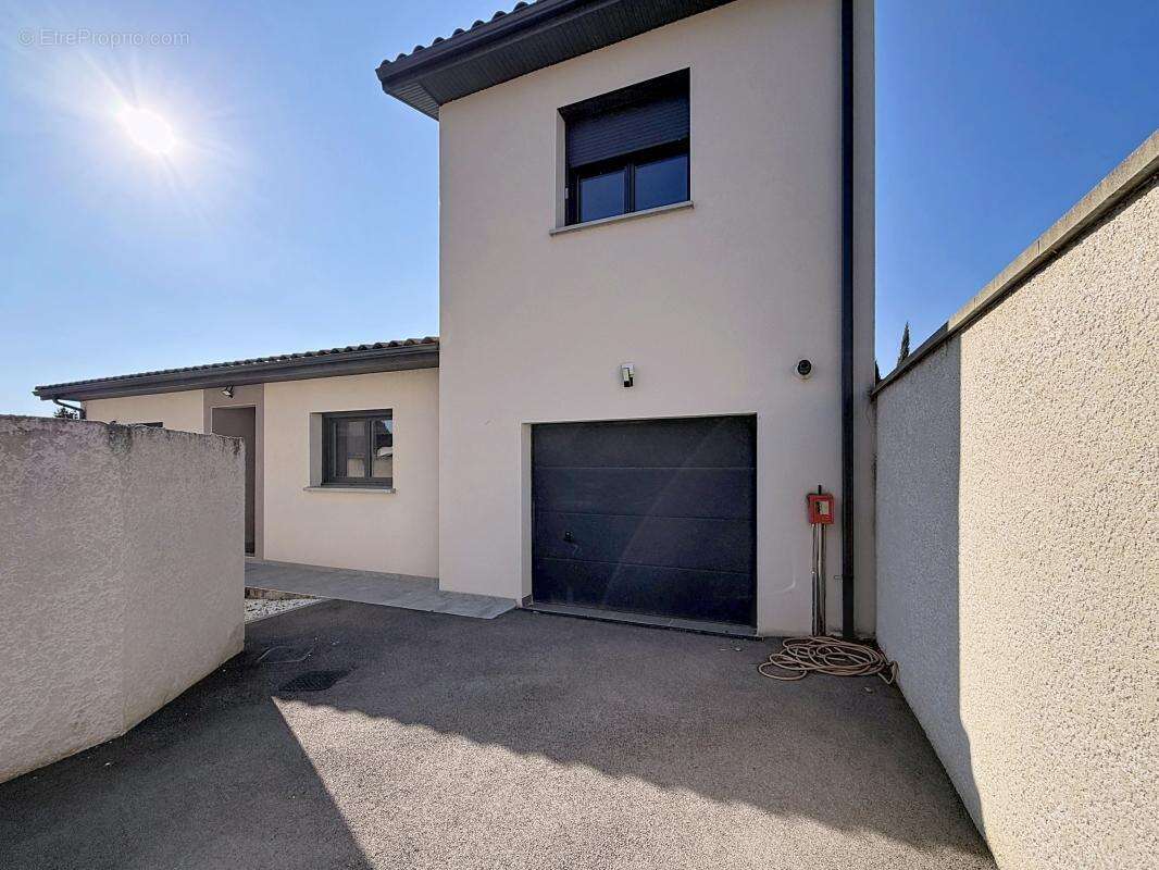 Maison à SALAISE-SUR-SANNE