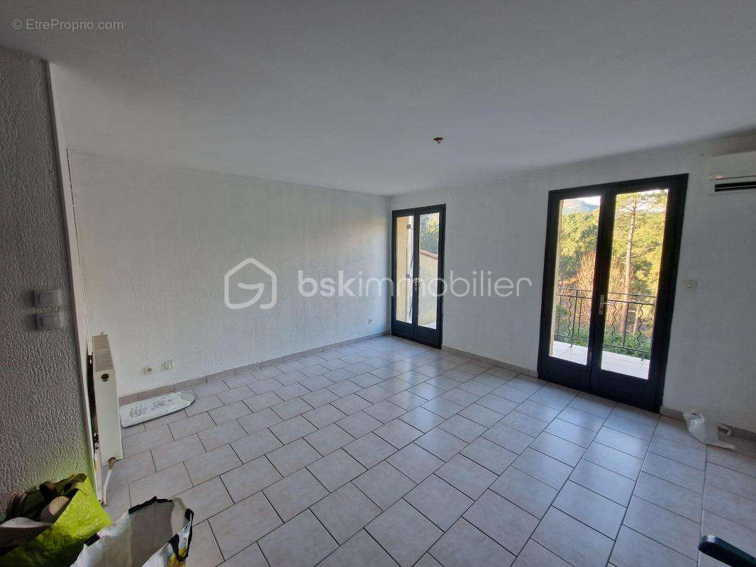 Spécial investisseurs!! Villa de 214m² sur 2330m² de terrain! 5 logements dont 4 loués - photo 4