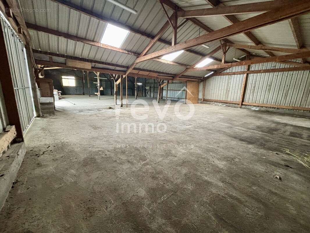 Commerce à LA BREILLE-LES-PINS