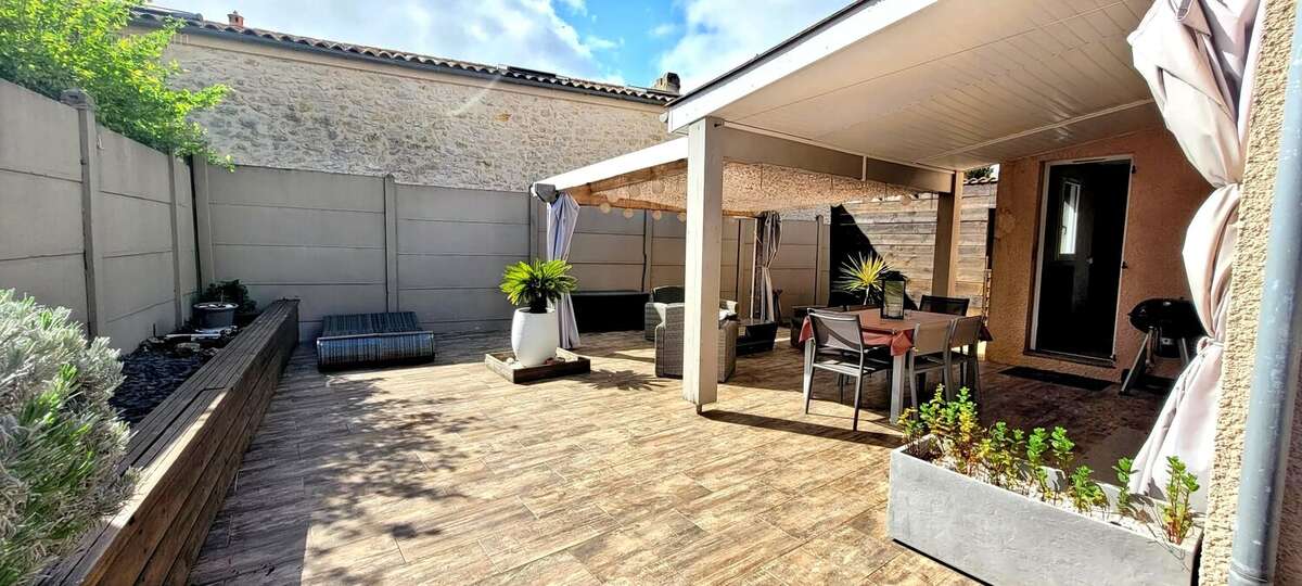 Maison à SAINT-MARTIN-LACAUSSADE