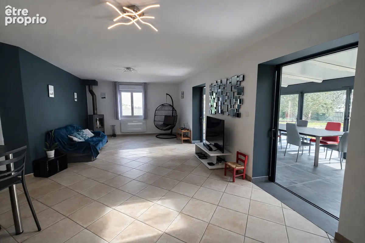 Maison familiale , 4 Chambres avec véranda, studio et deux garages .Proche Saumur - photo 5