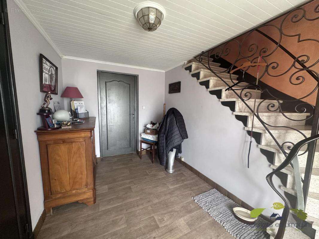 Maison à SAINT-LEONARD-DE-NOBLAT