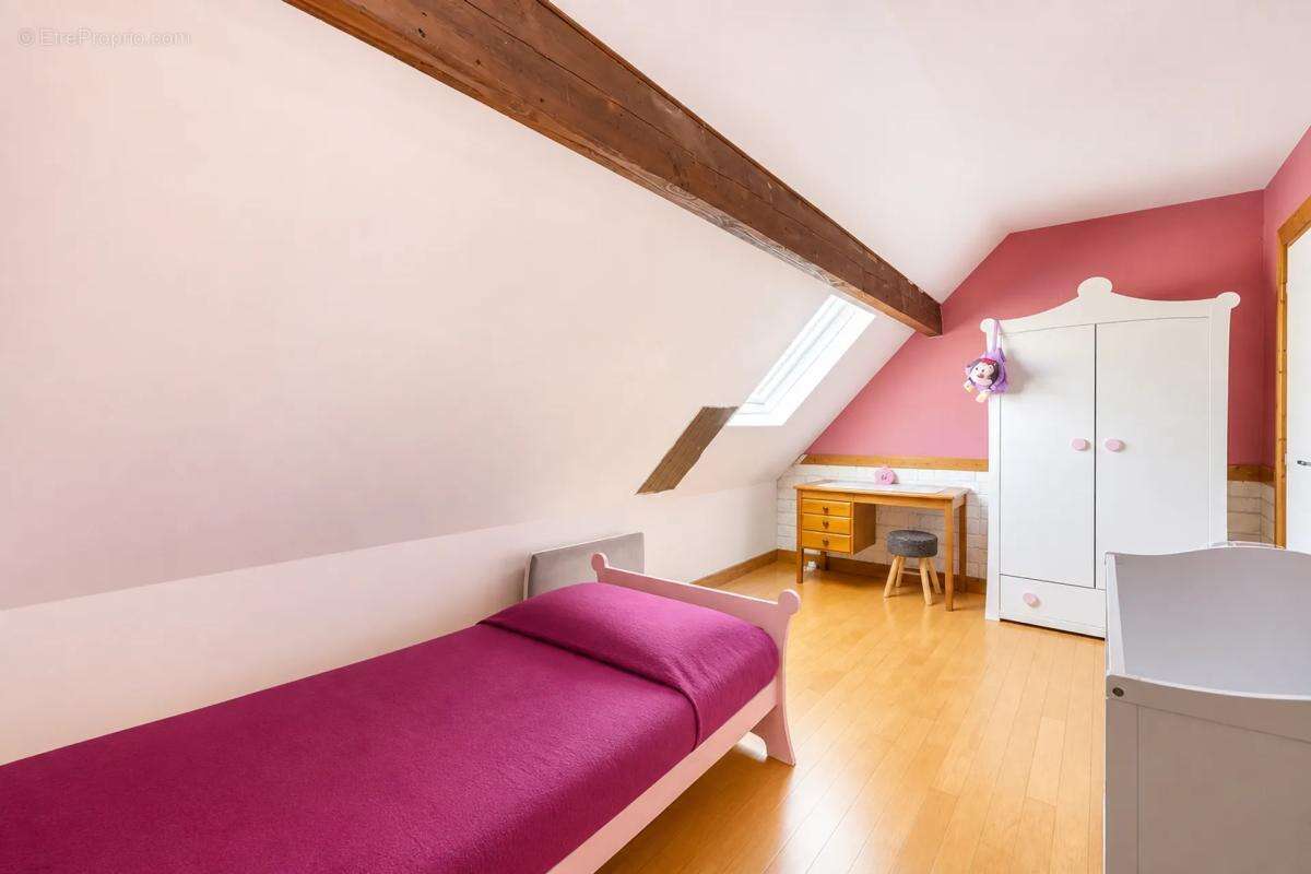 Maison à JUZIERS
