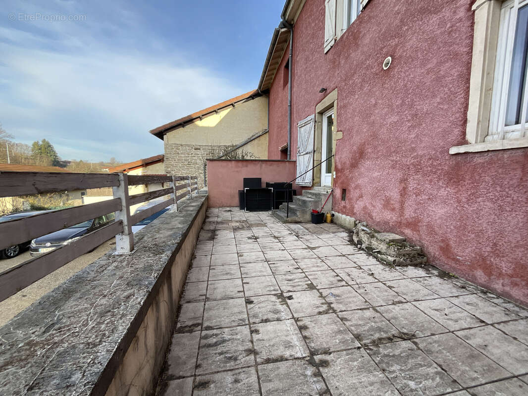 Appartement à NIVOLAS-VERMELLE