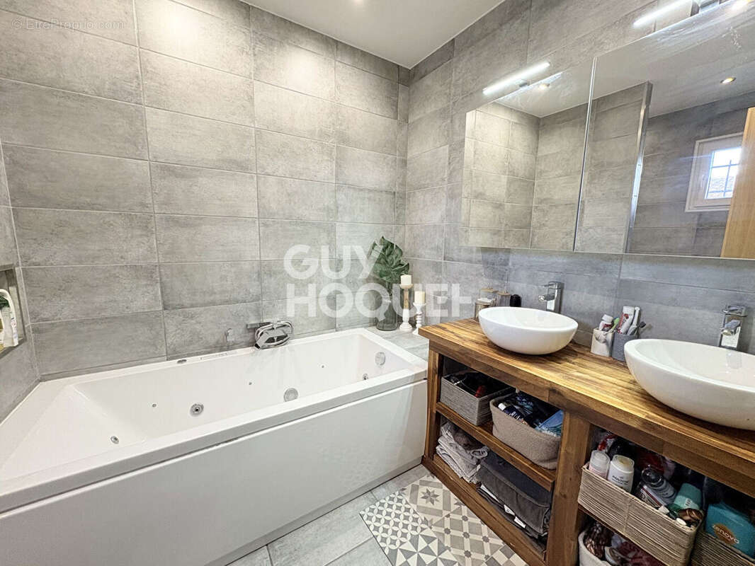 Maison à VILLENAVE-D&#039;ORNON